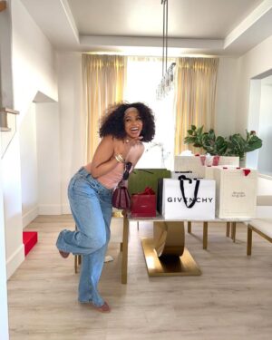 Sharon Ooja Instagram - Happy birthday to me💃🏽💃🏽💃🏽💃🏽💃🏽😍😍this is my peaceful joyful era🥹🥰… this year is so special to me .., I call it the year God answered me ❤️🥹as it’s my year of rejoicing all through starting from this month. God has said I should ask and it shall be given,His answers to me are yes and amen ..This year is so special..Gods peace, love, favour , grace , protection have been my story … I feel super blessed … thank You God …❤️ birthday has been sooooo cute already 🥹😍😍😍😍.. odogwu dey work🤣🤣❤️❤️

Photography @wutlife