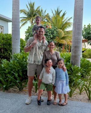Shawn Johnson Instagram - what a whirlwind the last two weeks have been…so grateful for time with @andrewdeast and the kids! the perfect spring break.

linked all my favorite spring & summer picks that I packed! comment ‘spring,’ and I’ll send them right to you!