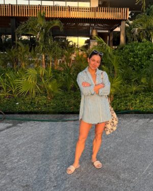 Shawn Johnson Instagram - what a whirlwind the last two weeks have been…so grateful for time with @andrewdeast and the kids! the perfect spring break.

linked all my favorite spring & summer picks that I packed! comment ‘spring,’ and I’ll send them right to you!