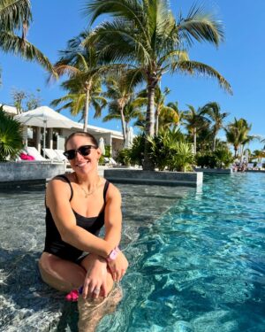 Shawn Johnson Instagram - what a whirlwind the last two weeks have been…so grateful for time with @andrewdeast and the kids! the perfect spring break.

linked all my favorite spring & summer picks that I packed! comment ‘spring,’ and I’ll send them right to you!