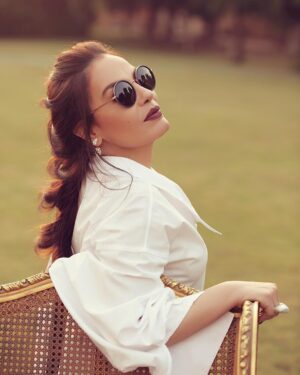Sherihan Instagram - "Keep your face to the sunshine and you cannot see a shadow."
-Helen Keller

#Hope #Optimism
-- #sherihan 🤍