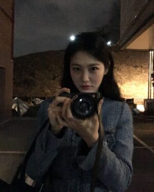 Shin Ye-eun Instagram - 사진찍는거 재밌더🦋