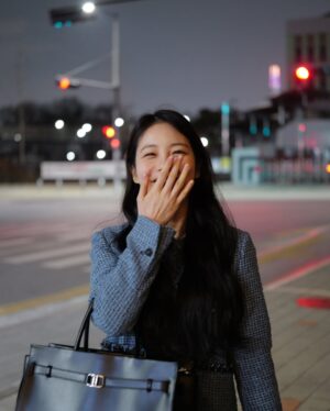 Shin Ye-eun Instagram - 사진찍는거 재밌더🦋