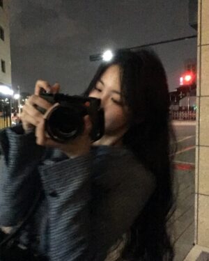 Shin Ye-eun Instagram - 사진찍는거 재밌더🦋