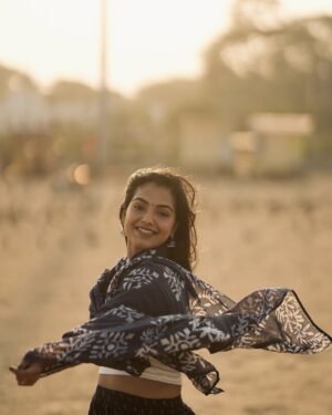 Shravnitha Srikanth Instagram - At peace with myself ❤️

@mano_graphy_ @risshie_photography_ 

#smile #smilealways #happy #happyheart #beach #beachfun #fun #funny #innerchild #love