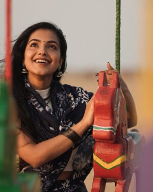 Shravnitha Srikanth Instagram - At peace with myself ❤️

@mano_graphy_ @risshie_photography_ 

#smile #smilealways #happy #happyheart #beach #beachfun #fun #funny #innerchild #love