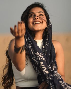 Shravnitha Srikanth Instagram - Gone with the wind!!!

@mano_graphy_ 
@risshie_photography_ 

#photographer #photos #shoot #beach #beachfun #happy #happyme❣️ #casual #love #explore #explorepage
