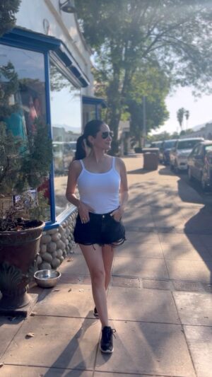 Silvana Arias Instagram - Darte tiempo para ti es también un acto de amor hacia los demás. Al cuidar de tu bienestar, estás más preparado para dar lo mejor de ti a quienes te rodean. Feliz finde 🫶🏼✨🩷 
#TuPuedes #Bienestar #Motivacion #ConfiaEnTi #Ojai #LongWeekendGetaway