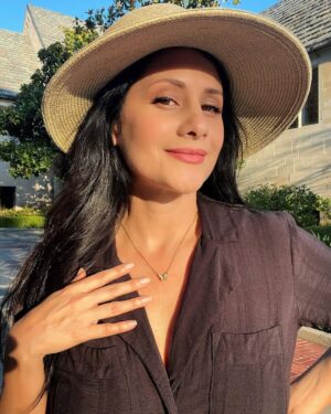 Silvana Arias Instagram - Be like a butterfly—embrace change and trust the process. Change may feel uncomfortable at times, but it’s through that transformation that we become stronger, wiser, and more radiant. 🦋✨ Wearing a beautiful butterfly necklace by @vannevillela 
#EmbraceChange #Transformation #BeTheButterfly #butterflynecklace #cutejewelry #goldnecklace #mylifepath #trusttheprocess