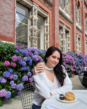 Silvana Arias Instagram - “Jobs fill your pocket. Adventures fill your soul.” 🙌🏼 More travel content only for subscribers 🤫
#londondiaries