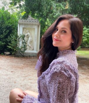 Silvana Arias Instagram - “She is clothed with strength and dignity, and she laughs without fear of the future.” 🌸✨🫶🏼