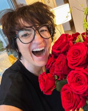 Silvia Abril Instagram - CUMPLO AÑOS FELIZ 🌹🎂 🌼 🎁