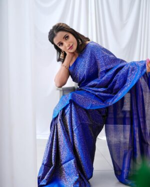 Sindhuja Hari Instagram - ✨

Shot by @aadhityasivam 
Jewels @fineshinejewels 
Mua @lakshmivelu_makeupartistry 
Hair @sivaaz_makeupandhair 
Saree drapist @pleats_drapes 
Saree @akshaya_meenakshi_kanchipuram 
Retouch @retouch_by_gokul 
Space @bluemonkey_studios