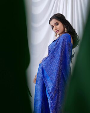 Sindhuja Hari Instagram - ✨

Shot by @aadhityasivam 
Jewels @fineshinejewels 
Mua @lakshmivelu_makeupartistry 
Hair @sivaaz_makeupandhair 
Saree drapist @pleats_drapes 
Saree @akshaya_meenakshi_kanchipuram 
Retouch @retouch_by_gokul 
Space @bluemonkey_studios