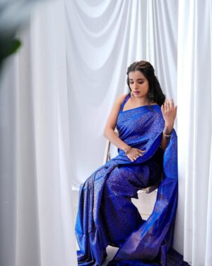 Sindhuja Hari Instagram - ✨

Shot by @aadhityasivam 
Jewels @fineshinejewels 
Mua @lakshmivelu_makeupartistry 
Hair @sivaaz_makeupandhair 
Saree drapist @pleats_drapes 
Saree @akshaya_meenakshi_kanchipuram 
Retouch @retouch_by_gokul 
Space @bluemonkey_studios