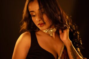 Sindhuja Hari Instagram - ✨

Stylist: @harshikaa.04 
MUAH: @sunita_aji 
Shot by: @gk_.photography._ 
Retouch @retouch_by_gokul 
Jewellery: @new_ideas_fashions
