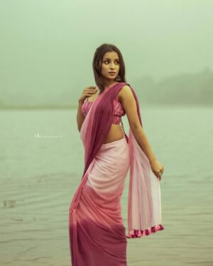 Sindhuja Hari Instagram - 🌸

📸 by my most fav @gk_.photography._ 
Styled by @harshikaa.04 
Mua @makeoverby_shobika 
Saree @sancher_sarees 
Jewellery @fineshinejewels