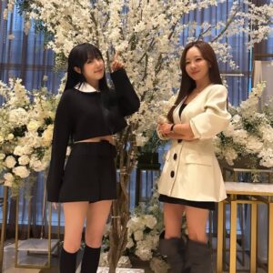 So Yoo-jin Instagram - 예나랑 사진많이 찍은 날~~^^♡

#빌런의나라

@yena.jigumina 
@yujin_so
@kbsdrama