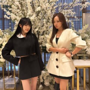 So Yoo-jin Instagram - 예나랑 사진많이 찍은 날~~^^♡

#빌런의나라

@yena.jigumina 
@yujin_so
@kbsdrama