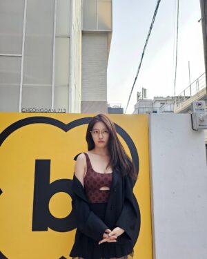 Son Ji-hyun Instagram - 조금씩 하나씩 천천히 ✨️🍋💛💫
그러다보면
.
.
.
@barresquare_official 
@sudall____ 
@huit_kr
