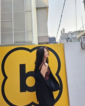 Son Ji-hyun Instagram - 조금씩 하나씩 천천히 ✨️🍋💛💫
그러다보면
.
.
.
@barresquare_official 
@sudall____ 
@huit_kr
