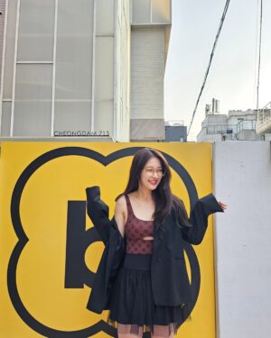 Son Ji-hyun Instagram - 조금씩 하나씩 천천히 ✨️🍋💛💫
그러다보면
.
.
.
@barresquare_official 
@sudall____ 
@huit_kr