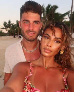 Sophie Piper Instagram - Missing island life 🌴