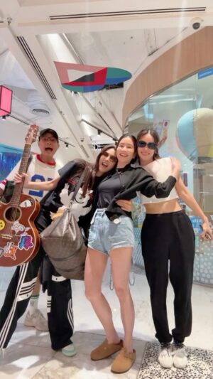Sopitnapa Chumpanee Instagram - Hello ♥️🌻♥️🌻♥️
#friends