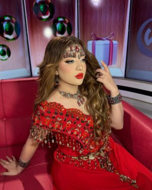 Souhila Ben Lachhab Instagram - كل امازيغي حر يبان هنا ❤️

#اللباس_التقليدي_الامازيغي 
من عندي حبيبتي @neggafa_de_luxe ❤️

Makeup @mkp_sister_goals ❤️

Hair @salon_beautedujour ❤️

Taken by @aniaphotographe_16 ❤️

#souhilabenlachhab #algeria #سهيلة_بن_لشهب #الجزائر