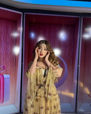 Souhila Ben Lachhab Instagram - عشقي النايلي والنوايل والنايليات بانوا هنا ✨

#اللباس_النايلي_الجزائري من عند @dar_naila_ ❤️

Makeup @mkp_sister_goals ❤️

Hair @salon_beautedujour ❤️

Taken by @aniaphotographe_16 ❤️

#souhilabenlachhab #algeria #سهيلة_بن_لشهب #الجزائر