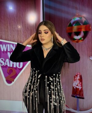 Souhila Ben Lachhab Instagram - #black 🖤🎶

Thanks for @sara__bessas ✨

Makeup @mkp_sister_goals ✨

Hair @salon_beautedujour ✨

Accessories @diamond__luxury__ ✨

#souhilabenlachhab #algeria #سهيلة_بن_لشهب #الجزائر
