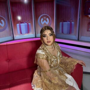 Souhila Ben Lachhab Instagram - يلا يا ولاد العاصمة ولاد الهمة و الشان بانوا 💕✨

الغليلة العاصمية من عند حبيبتي @neggafa_de_luxe 

Makeup @mkp_sister_goals 

Hair @salon_beautedujour 

Accessoires @neggafa_de_luxe 

#souhilabenlachhab #algeria #سهيلة_بن_لشهب #الجزائر #اللباس_التقليدي_الجزائري