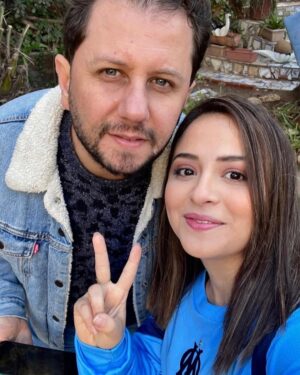 Souhila Mallem Instagram - أخو البنات تجربة أخرى مغامرة جميلة تعلمت منها الكثير، أتقدم بالشكر لكل من ساهم في إنجاز هذا العمل من فنانين وتقنيين، شكر خاص للفنان المتألق عبد القادر جريو الذي قام بإخراج هذه السلسلة، وألف شكر للجمهور الجميل الرائع على الحب، الدعم والتشجيع، سنحاول دائما تقديم لكم الأفضل، دمتم أوفياء، أحبكم 😘❤️ 
#souhilamallem