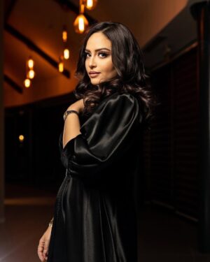 Souhila Mallem Instagram - Ready for a wonderful wedding! 
💃✨🔥 
Félicitations à vous mes chers Yanis & Ines. Je vous souhaite tout le bonheur du monde 🫶🏻 #Mabrouk 🤲🏻🙌

💃 @maison_sarmana 
💄 @institutmanel 
📸 @haiderayoub 
🦁 @keeponrizing