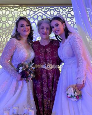 Souhila Mallem Instagram - أخو البنات تجربة أخرى مغامرة جميلة تعلمت منها الكثير، أتقدم بالشكر لكل من ساهم في إنجاز هذا العمل من فنانين وتقنيين، شكر خاص للفنان المتألق عبد القادر جريو الذي قام بإخراج هذه السلسلة، وألف شكر للجمهور الجميل الرائع على الحب، الدعم والتشجيع، سنحاول دائما تقديم لكم الأفضل، دمتم أوفياء، أحبكم 😘❤️ 
#souhilamallem