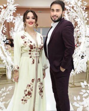 Souhila Mallem Instagram - L’un des jours que j’attendais depuis si longtemps. Quelle bonheur pour moi, et toute la famille, de te voir briller en ce jour. Que Dieu le tout puissant t’accorde l’apaisement et la joie, ainsi qu’une belle et pieuse descendance pour toi, et ton beau mari Mehdi. Je t’aime ma soeur Sabrina 🥰🤗❤️

Robe : @la.belle.mariee_dz 
Music & organisation : @djhh19 
Karako : @creation.lylena 
Makeup : @linstantmakeupfh & @salon_eden_hydra_ 
Wedding planner : @rachida_organisatrice_officiel 
Singer : @randadjemmal & Mustafa Mahfoud
Accessories : @bijoux.muse 
Bakery : @patisserie_djeddi @patisserieleparfaitsetif 
Deco : @traiteurelbenna & @kiik_events 
Hair : @salon_eden_hydra_ 
Content : @ml_bek   @lasousse_shots
