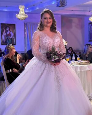 Souhila Mallem Instagram - أخو البنات تجربة أخرى مغامرة جميلة تعلمت منها الكثير، أتقدم بالشكر لكل من ساهم في إنجاز هذا العمل من فنانين وتقنيين، شكر خاص للفنان المتألق عبد القادر جريو الذي قام بإخراج هذه السلسلة، وألف شكر للجمهور الجميل الرائع على الحب، الدعم والتشجيع، سنحاول دائما تقديم لكم الأفضل، دمتم أوفياء، أحبكم 😘❤️ 
#souhilamallem