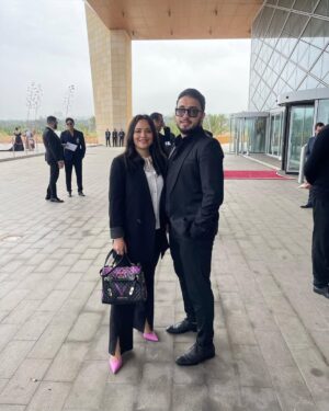 Souhila Mallem Instagram - ‎في اليوم الوطني للفنان المصادف للثامن من جوان، تشرفت كثيرا بحضوري مراسم الطبعة السابعة عشرة لجائزة رئيس الجمهورية، سعدت كثيرا بتواجدي مع كبار الفنانين الذين قدموا كثيرا للساحة الفنية، سعدت أيضا بلقائي لفنانين جمعنا معهم هذا اليوم الذي أتقدم بالشكر فيه لرئيس الجمهورية و ووزيرة الثقافة على الدعوة و تكريم الوجوه الشابة التي تعد مستقبل الفن ببلادنا، فمن لا يملك تاريخ لا يملك مستقبل و الجزائر التي قدمت علي معاشي تملك أسماءا و ستظل كذلك، اليوم الوطني للفنان نطالب فيه بأن يلقى الفنان الاحترام و أن يلقى الدعم و السند دائما فهو أيضا سفير بأعماله و رسالته ، مرة أخرى أشكر كل من ساهم في تنظيم حفل يوم أمس، و أشكر جمهوري دائما الذي هو سندي و دعمي.
‎#الفن، احترام، رسالة، هوية وطن.
 🇩🇿💪🏻👏🏻⚡️
