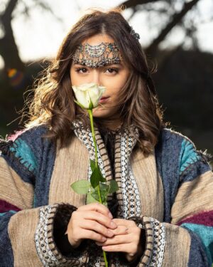 Souhila Mallem Instagram - هي سنة جديدة، سنة مليئة بالتحديات و الطموحات ، سنة إنجازات، الثاني عشر من جانفي او يناير هو عيد كل الجزائريين، بالبسمة، الصدق، المحبة، التفاؤل إن شاء الله ستكون سنة مميزة لنا و لكم 🇩🇿 ⵣ 💐🥰✨

ⴰⵙⴻⴳⴰⵙ ⴰⵎⴻⴳⴰⵣ #2973 
📸 @haiderayoub