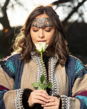 Souhila Mallem Instagram - هي سنة جديدة، سنة مليئة بالتحديات و الطموحات ، سنة إنجازات، الثاني عشر من جانفي او يناير هو عيد كل الجزائريين، بالبسمة، الصدق، المحبة، التفاؤل إن شاء الله ستكون سنة مميزة لنا و لكم 🇩🇿 ⵣ 💐🥰✨

ⴰⵙⴻⴳⴰⵙ ⴰⵎⴻⴳⴰⵣ #2973 
📸 @haiderayoub