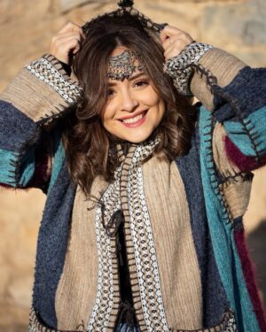 Souhila Mallem Instagram - هي سنة جديدة، سنة مليئة بالتحديات و الطموحات ، سنة إنجازات، الثاني عشر من جانفي او يناير هو عيد كل الجزائريين، بالبسمة، الصدق، المحبة، التفاؤل إن شاء الله ستكون سنة مميزة لنا و لكم 🇩🇿 ⵣ 💐🥰✨

ⴰⵙⴻⴳⴰⵙ ⴰⵎⴻⴳⴰⵣ #2973 
📸 @haiderayoub