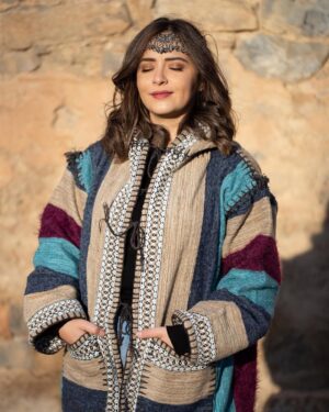 Souhila Mallem Instagram - هي سنة جديدة، سنة مليئة بالتحديات و الطموحات ، سنة إنجازات، الثاني عشر من جانفي او يناير هو عيد كل الجزائريين، بالبسمة، الصدق، المحبة، التفاؤل إن شاء الله ستكون سنة مميزة لنا و لكم 🇩🇿 ⵣ 💐🥰✨

ⴰⵙⴻⴳⴰⵙ ⴰⵎⴻⴳⴰⵣ #2973 
📸 @haiderayoub