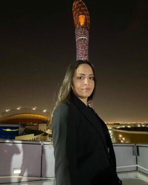 Souhila Mallem Instagram - لكل بداية نهاية و مع كل نهاية بداية جديدة ، نمر بمراحل صعبة و محطات نسقط فيها فتحمل في صفحاتها تلك الأحزان و لكن دوام الحال من المحال خاصة لما يحيط بنا صفوة الناس من أحباء ، أقارب، أصدقاء و زملاء فبعد السقوط يكون هناك أمل فننهض مجددا فنبعث رسالة عنوانها لابد أن نستمر..يجب مواصلة الطريق..
بفضلكم تجاوزت ظروفا صعبة فكنتم السند المعنوي الذي أعادني لمجالي و ميداني المفضل لعلي أعيد البسمة و الابتسامة لي و لكم فأنتم تاج فوق رأسي فأشكر كل متابع لي و كل من يشجعني لأنكم مصدر قوتي، بكم أفتح صفحة جديدة في كتاب سهيلة معلم الذي يحمل وفاءكم و صدقكم و دعمكم.
" يرحل عنا العزيز و القريب و البعيد ولكن تبقى ذكراهم في قلوبنا و صورتهم معنا"... شكرًا لكم أحبكم ❤️