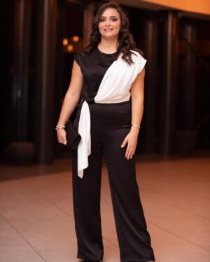 Souhila Mallem Instagram - هي تظاهرة دولية للأيام السينمائية بمدينة لها تاريخ و حضارة ولاية سطيف، هي الطبعة الرابعة للفيلم القصير التي عرفت تواجد دول فلسطين، مصر، تونس و الجزائر من خلال اعمال مميزة تتنافس من اجل التتويج، رغم أن الجميع متوج و فائز ، تظاهرة فنية ثقافية جمعت بين اعمال مختلفة و متنوعة بمشاركة فنانين بارزين و حضور مميز للجمهور الوفي و المحب للسينما و الفن.
تحية خاصة و من القلب خالصة لكل المساهمين في إنجاح هذه الطبعة التي تعد مكسبا للمدينة على امل استمرارها و دوامها، و نتمنى أن تكون هناك قاعات سينما تحتضن عشاق هذا الفن.
و لتحيا دائما السينما الجزائرية وليحيا الفن.
@jci_setif_officiel