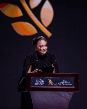 Souhila Mallem Instagram - عشنا الفن السابع لأيام مع الحباب ما بين أفلام ، مناقشات ، لقاءات تخص السينما عامة و السينما الجزائرية خاصة من قاعات الباهية وهران 
ها هي العائلة السينمائية تودع مهرجان وهران الدولي للفيلم العربي ، فخورة بكل واحد شارك في نجاح الدورة الثانية عشر 
شكر خاص لوزيرة الثقافة الدكتورة صورية مولوجي و محافظ المهرجان الفنان عبد القادر جريو على اعادة احياء مهرجان عزيز على قلوبنا 🇩🇿
الجمهور الوهراني الرائع نلتقي السنة القادمة 🎞️ 
نبغيكم ❤️ 
@oranfestivaldz 🎬
@fouzichekroun @feemina_robes 💃
@salon_mariloussa💄
@barbaric.studios 🛠️
@keeponrizing ✊🏽
#souhilamallem #Oran