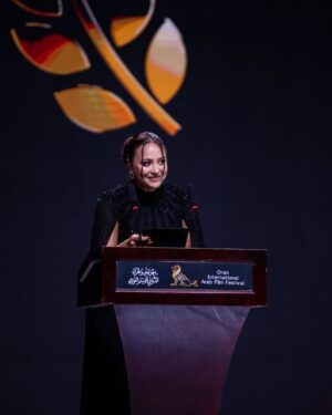 Souhila Mallem Instagram - عشنا الفن السابع لأيام مع الحباب ما بين أفلام ، مناقشات ، لقاءات تخص السينما عامة و السينما الجزائرية خاصة من قاعات الباهية وهران 
ها هي العائلة السينمائية تودع مهرجان وهران الدولي للفيلم العربي ، فخورة بكل واحد شارك في نجاح الدورة الثانية عشر 
شكر خاص لوزيرة الثقافة الدكتورة صورية مولوجي و محافظ المهرجان الفنان عبد القادر جريو على اعادة احياء مهرجان عزيز على قلوبنا 🇩🇿
الجمهور الوهراني الرائع نلتقي السنة القادمة 🎞️ 
نبغيكم ❤️ 
@oranfestivaldz 🎬
@fouzichekroun @feemina_robes 💃
@salon_mariloussa💄
@barbaric.studios 🛠️
@keeponrizing ✊🏽
#souhilamallem #Oran