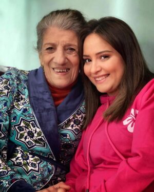 Souhila Mallem Instagram - أخو البنات تجربة أخرى مغامرة جميلة تعلمت منها الكثير، أتقدم بالشكر لكل من ساهم في إنجاز هذا العمل من فنانين وتقنيين، شكر خاص للفنان المتألق عبد القادر جريو الذي قام بإخراج هذه السلسلة، وألف شكر للجمهور الجميل الرائع على الحب، الدعم والتشجيع، سنحاول دائما تقديم لكم الأفضل، دمتم أوفياء، أحبكم 😘❤️ 
#souhilamallem