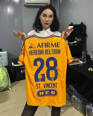St. Vincent Instagram - gracias por tanto amor Tigres @clubtigresfemenil 
gracias @tecatepalnorte 
#palnorte2025