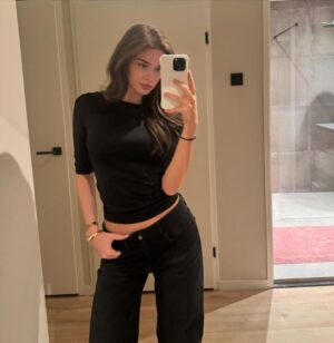 Stefania Liberakakis Instagram - just a few mirror pics for you💗🌸
which fit is your favorite?✨