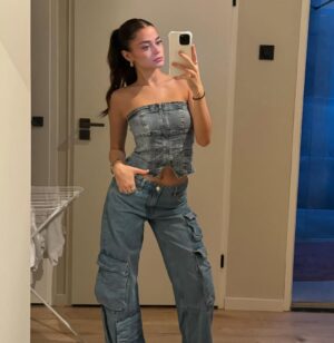 Stefania Liberakakis Instagram - just a few mirror pics for you💗🌸
which fit is your favorite?✨